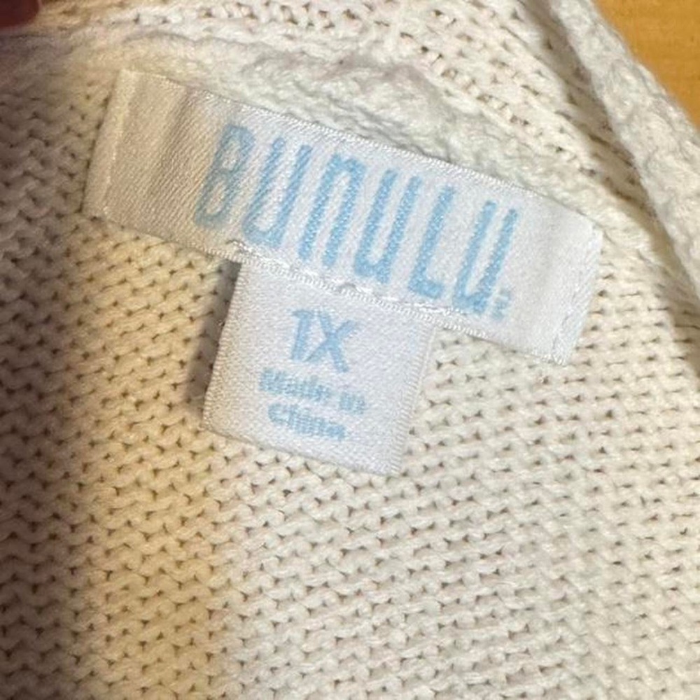 Bunulu Cream floral embroidered cardigan with faux fur trim. Size 1x - Picture 4 of 7